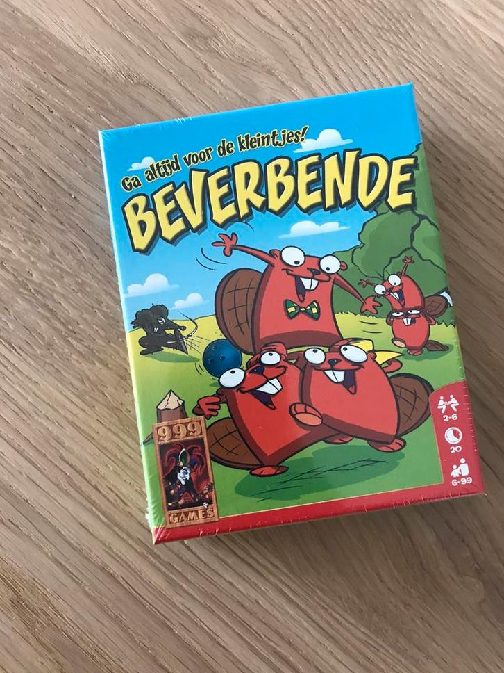 Diverse spelletjes in handzame doosjes, Hobby en Vrije tijd, Gezelschapsspellen | Kaartspellen, Gebruikt, Drie of vier spelers