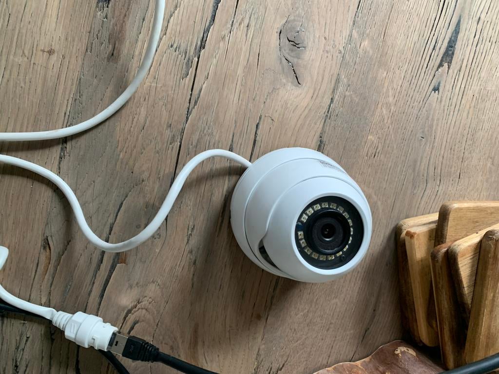 NVR 1TB met 1 POE camera & 2 dome camera's, Ophalen of Verzenden, Gebruikt, Buitencamera