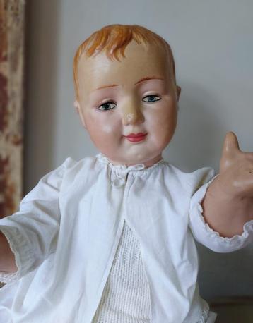Bijzondere antieke franse pop, vrolijke papier-mache jongen beschikbaar voor biedingen