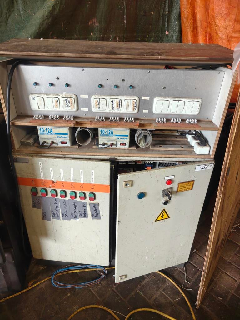 Twee Elektrakasten / Schakelkasten - Diverse Spanningen, Ophalen