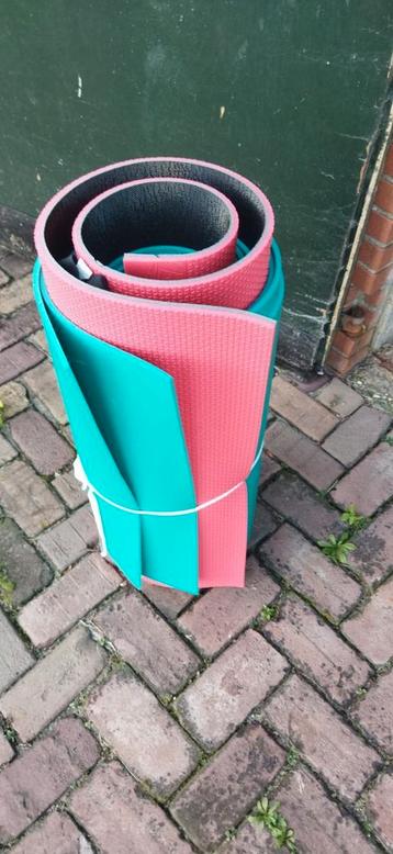 Verschillende sportmatjes beschikbaar voor biedingen