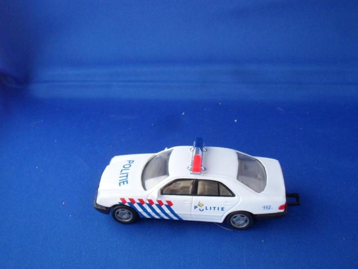 model auto Mercedes Benz W210 Politie Nederland, Hobby en Vrije tijd, Modelauto's | Overige schalen, Zo goed als nieuw, Auto, Ophalen