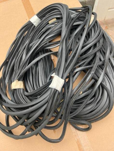 Zwart rubber kantprofiel / klemrubber, Doe-het-zelf en Verbouw, Glas en Ramen, Ophalen