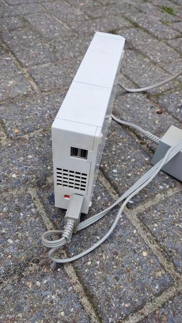 Wii met kabels en 1 controller beschikbaar voor biedingen