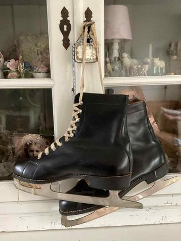 Leuke brocante schaatsen beschikbaar voor biedingen