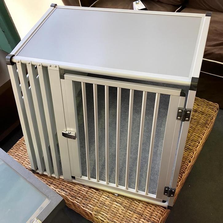 Sterke aluminium auto bench, Dieren en Toebehoren, Hondenhokken, Zo goed als nieuw, 65 tot 100 cm, 75 tot 110 cm, Ophalen of Verzenden