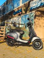 Vespa Sprint 50 2022 (Blauw Kenteken) (VOL), Fietsen en Brommers, Scooters | Vespa, Ophalen, Vespa S, Zo goed als nieuw, Benzine
