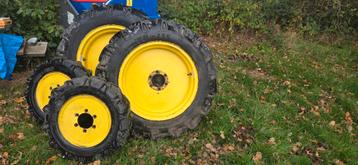 Tractor wielen set john deere 11.2-24 en 7-14 beschikbaar voor biedingen