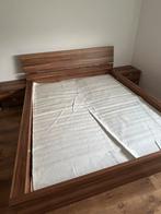 Gratis af te halen. Goed 2 persoonsbed met nachtkastjes., Gebruikt, Tweepersoons, Ophalen of Verzenden, 200 cm