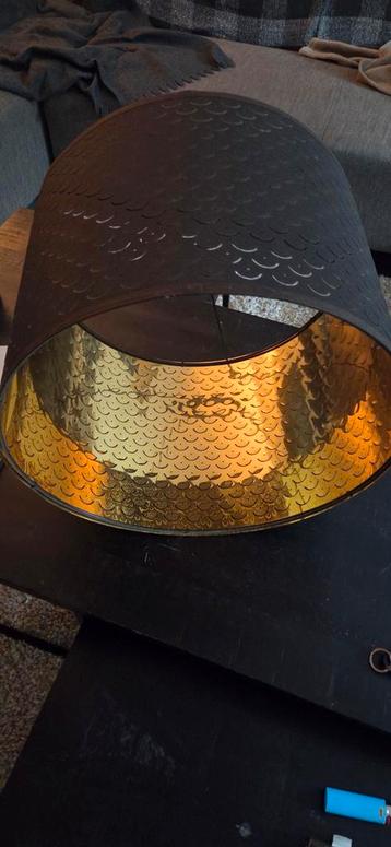 Zwarte Lampenkap met Gouden Binnenkant beschikbaar voor biedingen