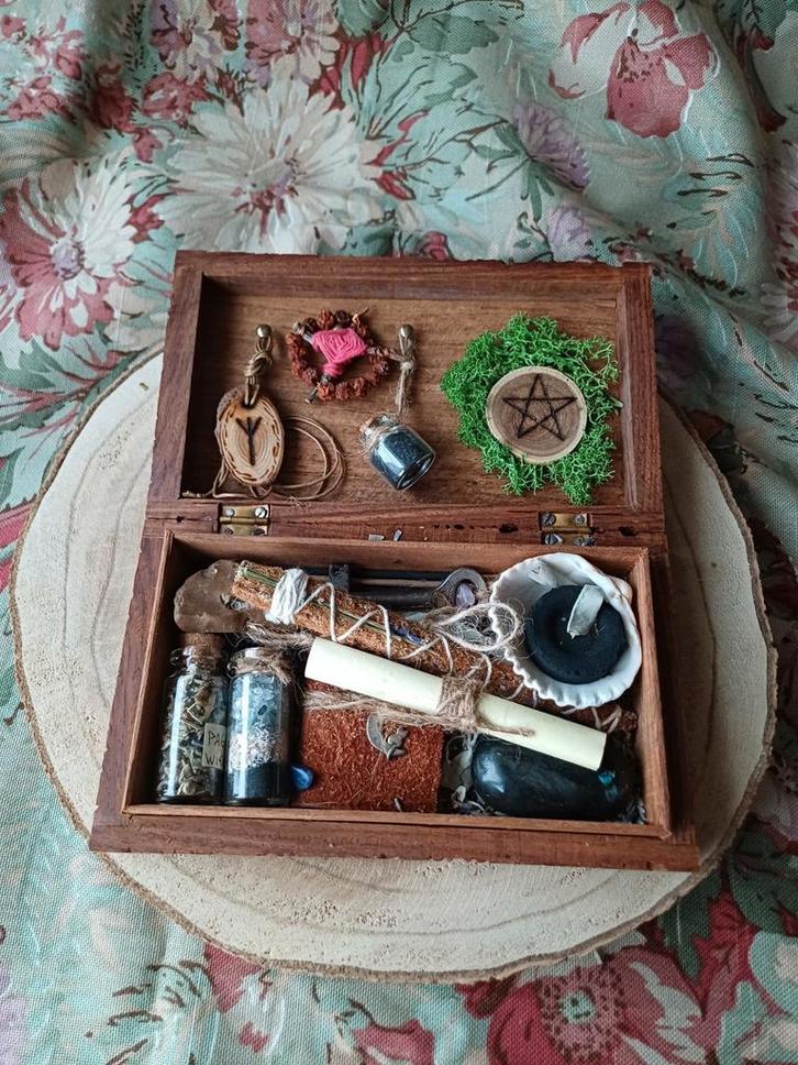 Heksen Kistje - Gevuld met Magische Benodigdheden, Antiek en Kunst, Antiek | Overige Antiek, Ophalen of Verzenden