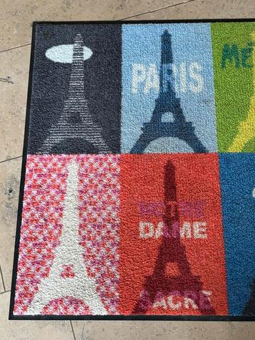 Kleed met Eiffeltorens - Parijs Thema beschikbaar voor biedingen