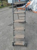 Brocante  trapladder, Doe-het-zelf en Verbouw, Ladders en Trappen, Ophalen, Zo goed als nieuw, Opvouwbaar of Inschuifbaar, 2 tot 4 meter