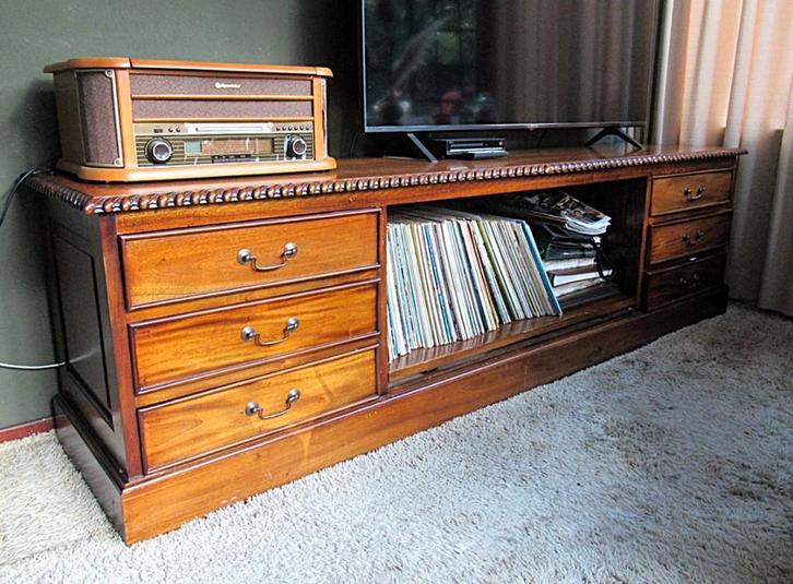 Prachtige bijna 100 jr. oude Notenhouten Tv/Audiomeubel, Huis en Inrichting, Kasten | Televisiemeubels, Zo goed als nieuw, Minder dan 100 cm