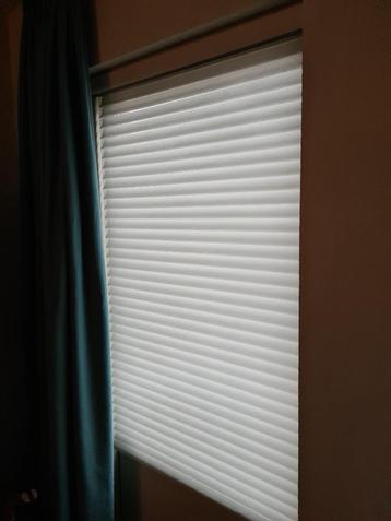 Mooie kwaliteit, crème Luxaflex Silhouette rolgordijn. beschikbaar voor biedingen