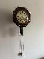 == Wandklok met slinger uurwerk ==, Huis en Inrichting, Woonaccessoires | Klokken, Ophalen of Verzenden, Gebruikt, Analoog, Wandklok