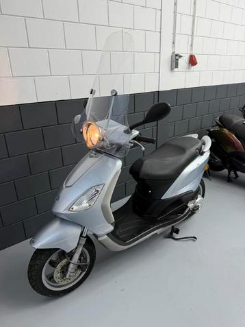 Piaggio Fly 4Takt 25km 2011 1900km Nieuwstaat! ( Vespa Zip ) beschikbaar voor biedingen