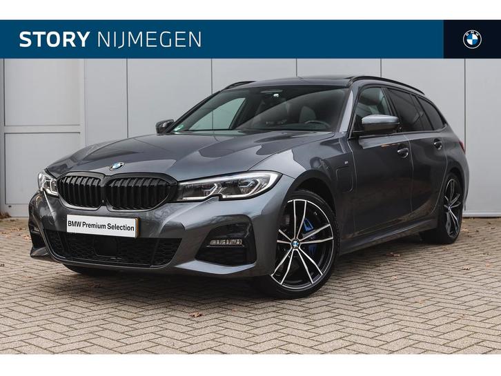 BMW 3 Serie Touring 330e xDrive Automaat / Panoramadak / Tre, Auto's, BMW, Bedrijf, Te koop, 3-Serie, 4x4, Adaptive Cruise Control