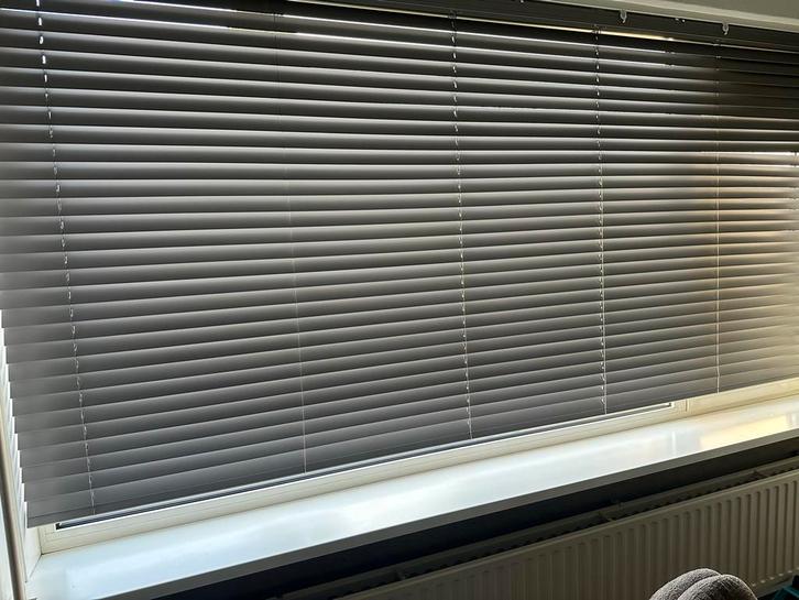 Luxaflex - Extra Breed - Nieuwstaat 2 stuks, Huis en Inrichting, Stoffering | Gordijnen en Lamellen, Nieuw, 200 cm of meer, Grijs