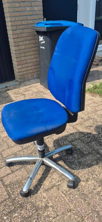 Bureaustoel beschikbaar voor biedingen