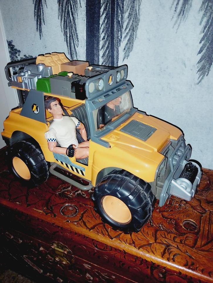 Vintage action man poppen een jeep en veel accessoires 13 st, Kinderen en Baby's, Speelgoed | Actiefiguren, Zo goed als nieuw