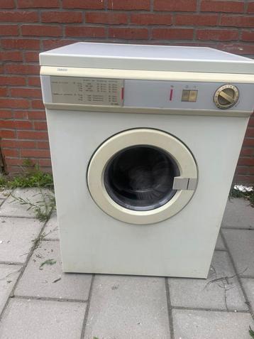Wasdroger zanussi beschikbaar voor biedingen