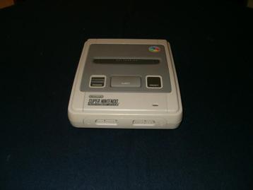 Super Nintendo met 4 Games. beschikbaar voor biedingen