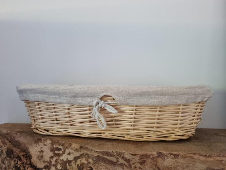 Rieten schaal, Huis en Inrichting, Woonaccessoires | Schalen en Manden, Gebruikt, Schaal, Ovaal, Riet, Ophalen of Verzenden