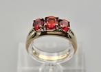 Gouden Vintage ring edelsteen granaat en diamant. 2025/355.