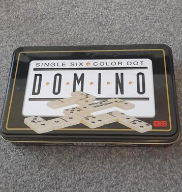Domino in blik - nieuw met gesealde steentjes. beschikbaar voor biedingen
