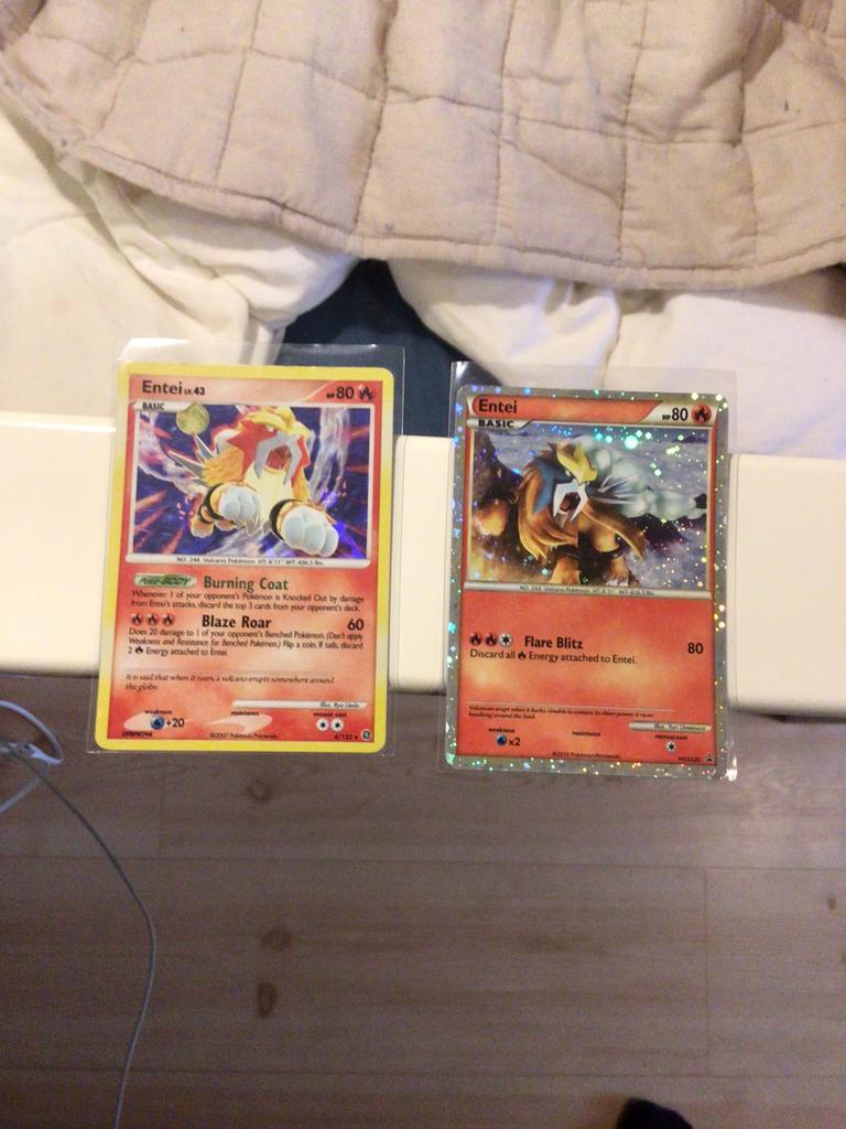 2 entei holo kaarten, Ophalen, Zo goed als nieuw, Meerdere kaarten