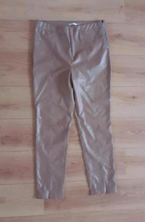 Esqualo lederlook broek in nieuwstaat maat 42., Kleding | Dames, Broeken en Pantalons, Zo goed als nieuw, Maat 42/44 (L), Bruin
