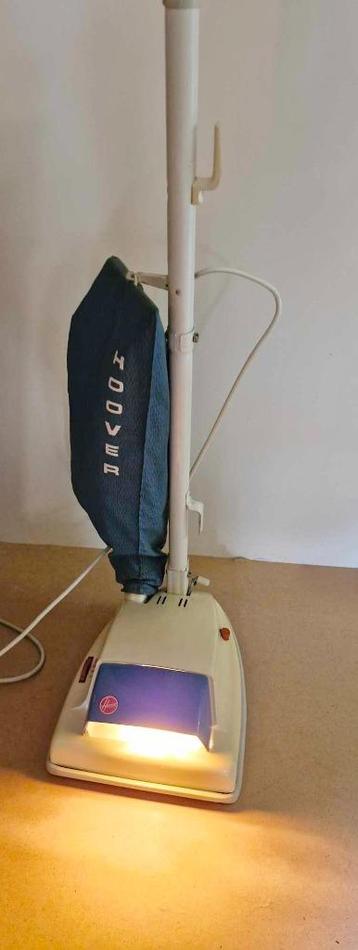 Prachtige vintage Hoover+koplamp,stofzuiger,steelstofzuiger beschikbaar voor biedingen
