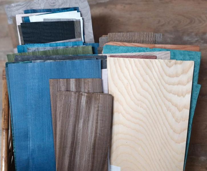 Grote collectie ingekleurd echt hout fineer, Hobby en Vrije tijd, Overige Hobby en Vrije tijd, Zo goed als nieuw, Ophalen of Verzenden