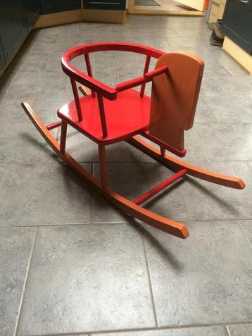 Hobbelpaard van hout beschikbaar voor biedingen