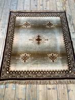 Vintage Bruin Beige Vloerkleed 135x165cm, Huis en Inrichting, Stoffering | Tapijten en Kleden, Gebruikt, 100 tot 150 cm, Vintage