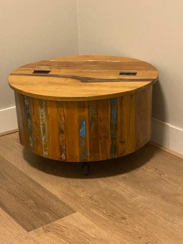 Leuke salontafel en tevens opbergkist op wielen beschikbaar voor biedingen