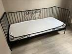 Zwart bed Ikea met bijpassend nachtkastje, Huis en Inrichting, Slaapkamer | Bedden, Ophalen, Gebruikt, 90 cm, Eenpersoons