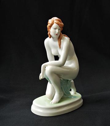 Vintage Erotisch Naakt Beeld Porselein 1960's Merk Zsolnay  beschikbaar voor biedingen