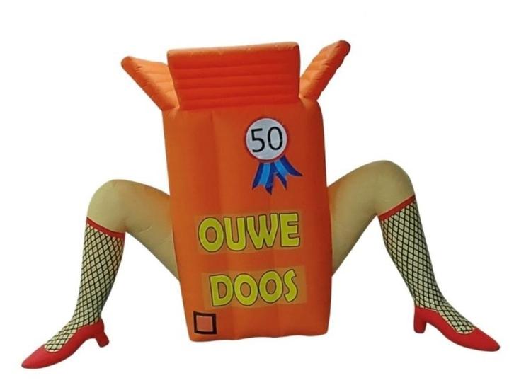 ouwe doos / Sarah pop opblaasfiguur 3m hoog te huur, Hobby en Vrije tijd, Feestartikelen | Verhuur, Zo goed als nieuw, Abraham of Sarah