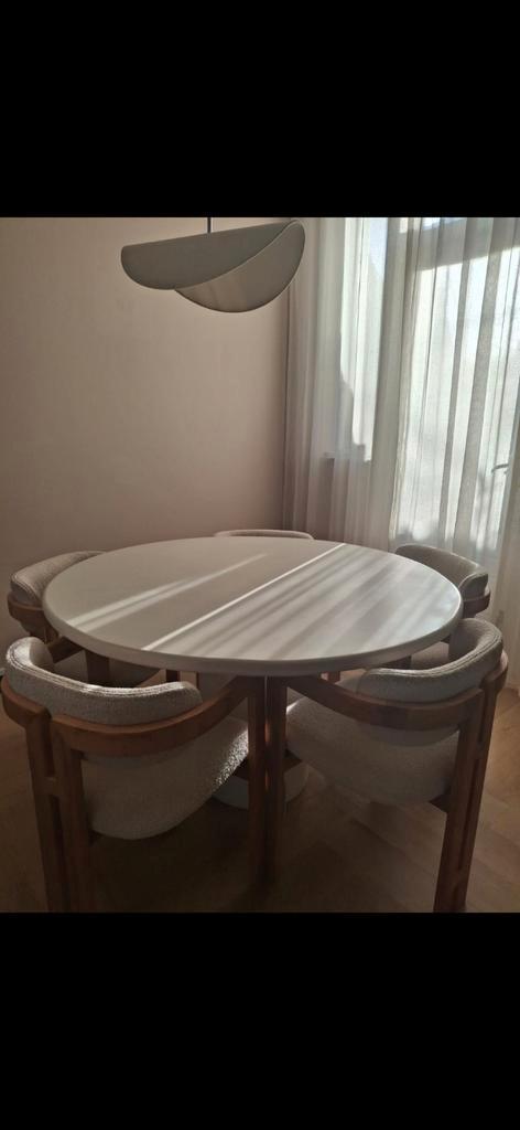 Eettafel beton ciré 130 cm. van ONE OF A KIND SHE kleur sand, Huis en Inrichting, Tafels | Eettafels, 100 tot 150 cm, 100 tot 150 cm