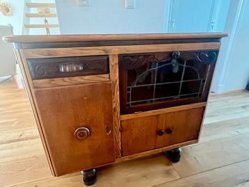 Antiek Jaren 50 Kastje met Glas en Bolpoten beschikbaar voor biedingen