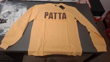 Patta Athletic Logo Longsleeve Winter Wheat (Size L) beschikbaar voor biedingen