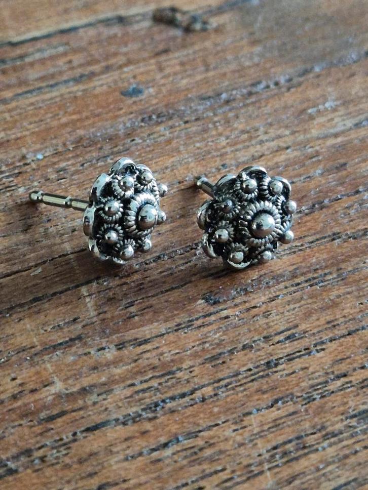 Zilveren oorknopjes 127 Zeeuwse knop, Sieraden, Tassen en Uiterlijk, Oorbellen, Zilver, Zilver, Ophalen of Verzenden