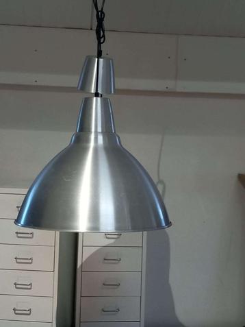 Mooie Aluminium hanglampen voor kantoor of huiskamer beschikbaar voor biedingen