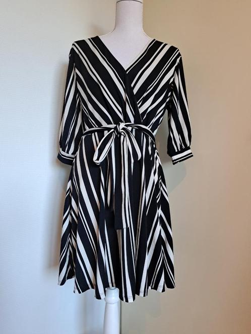 Zwart wit jurk Vivid aura, Kleding | Dames, Jurken, Nieuw, Maat 42/44 (L), Zwart, Knielengte, Ophalen of Verzenden