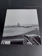Foto van een KLM Lockheed Electra (F989), Ophalen of Verzenden, Gebruikt, Kaart, Foto of Prent