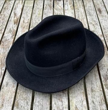 Zwarte vintage vilthoed – “Best Quality, Mode für Köpfe” beschikbaar voor biedingen