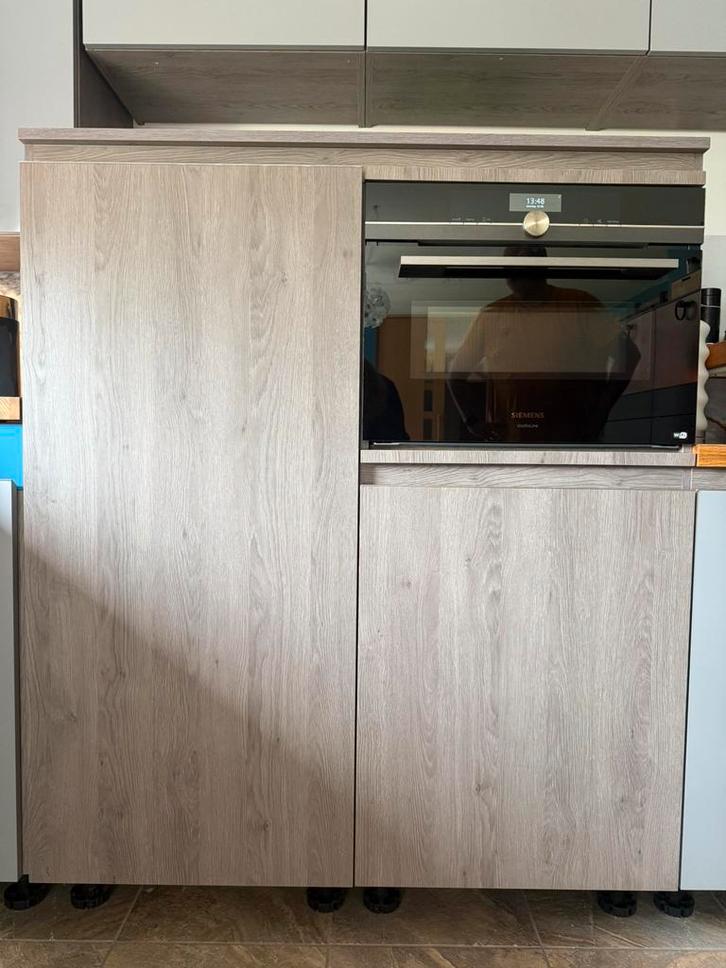 Hoge keukenkast voor koelkast en magnetron ( niet incl), Huis en Inrichting, Keuken | Complete keukens, Zo goed als nieuw, Overige kleuren