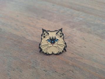 1 mooie pin van een kat of poes te koop beschikbaar voor biedingen